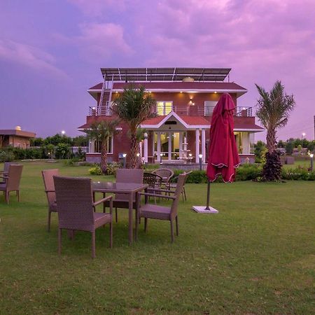 Stayvista At Hillside Paradise Dhauj Exterior photo