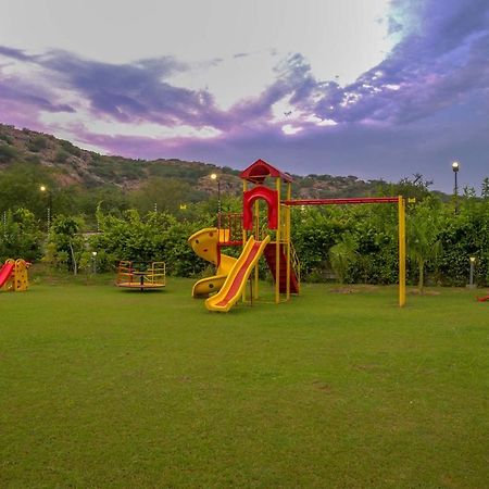 Stayvista At Hillside Paradise Dhauj Exterior photo