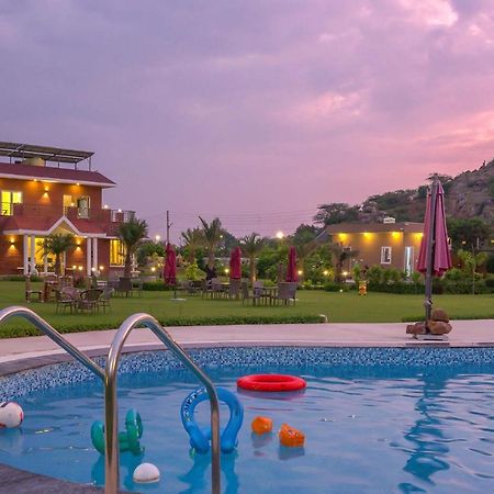 Stayvista At Hillside Paradise Dhauj Exterior photo