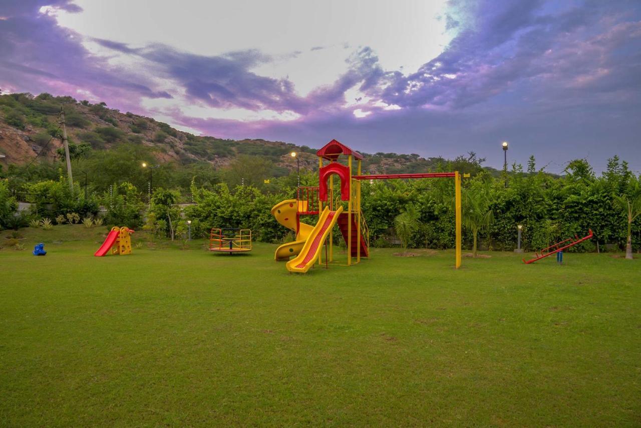 Stayvista At Hillside Paradise Dhauj Exterior photo