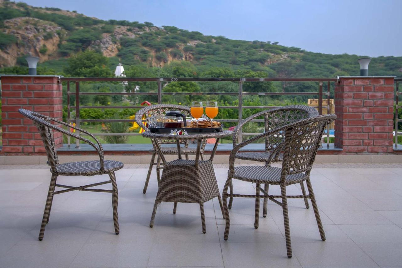 Stayvista At Hillside Paradise Dhauj Exterior photo
