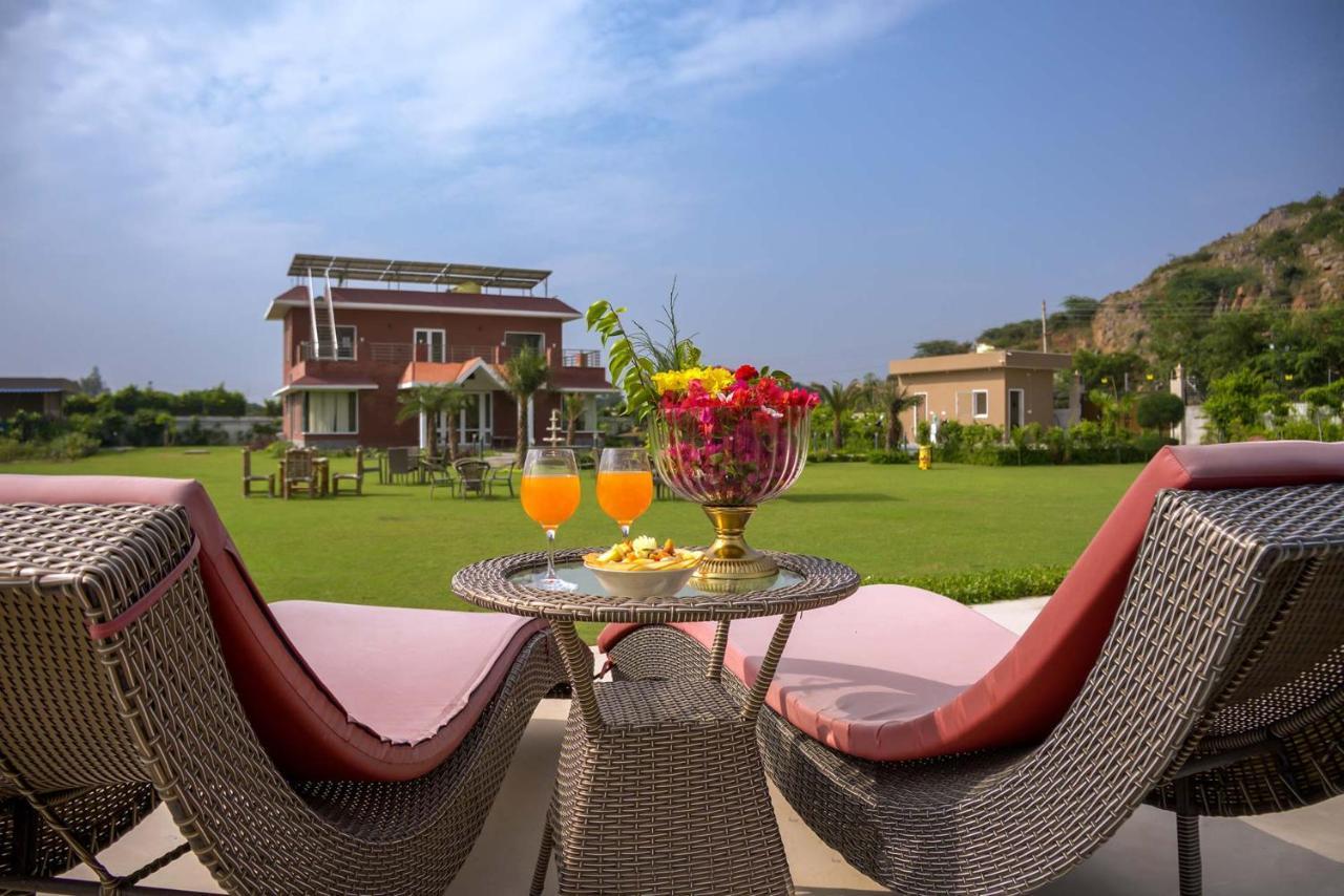 Stayvista At Hillside Paradise Dhauj Exterior photo
